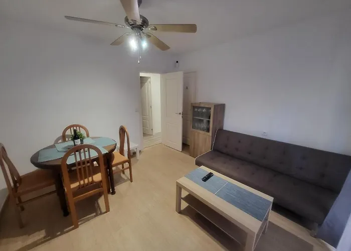 Habitaciones Con Bano Compartido En Bonito Apartamento En Badalona