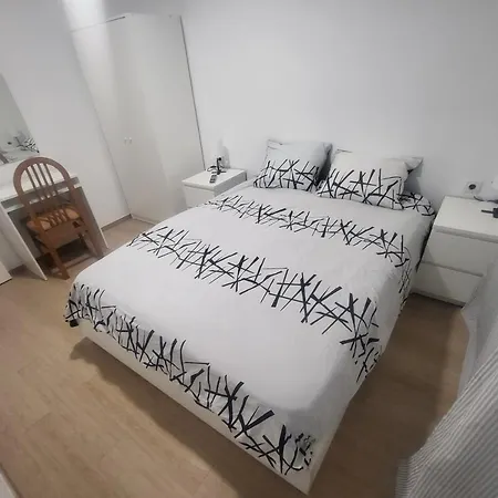 Habitaciones Con Bano Compartido En Bonito Apartamento En Badalona Buitenkant foto