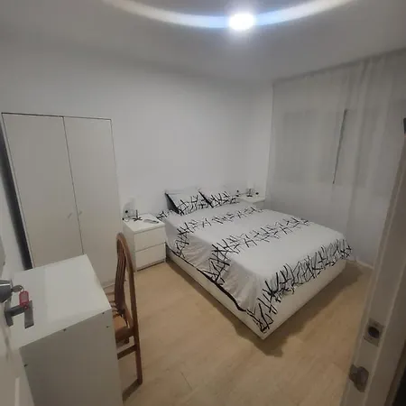 Habitaciones Con Bano Compartido En Bonito Apartamento En Badalona Buitenkant foto