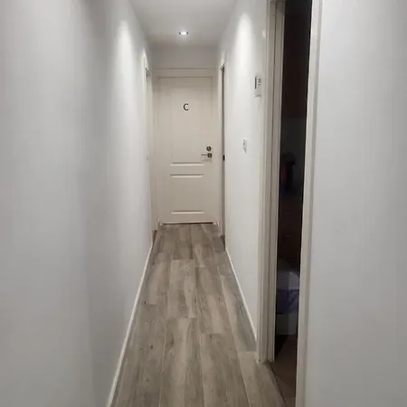 Habitaciones Con Bano Compartido En Bonito Apartamento En Badalona Buitenkant foto