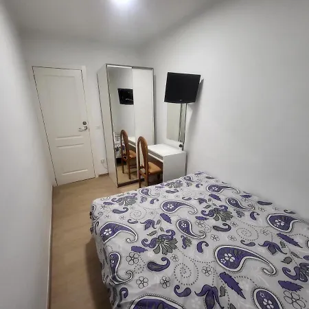Habitaciones Con Bano Compartido En Bonito Apartamento En Badalona Buitenkant foto